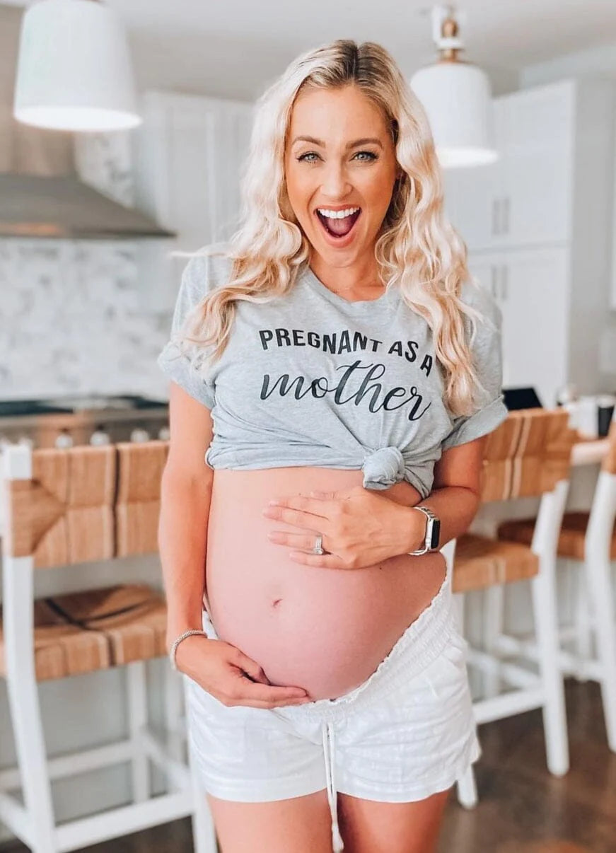 A pregnant mom wearing a graphic tee shirt